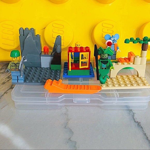 (4) LEGO Characters, plus accessories - Picture 2 of 8